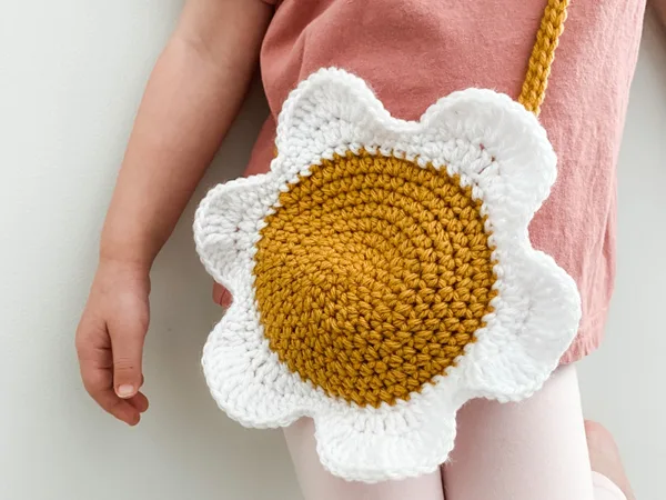 crochet Daisy Kids Purse free pattern